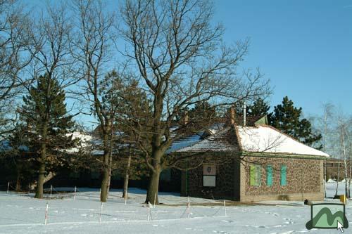 Pipis-hegyi reptér épületek