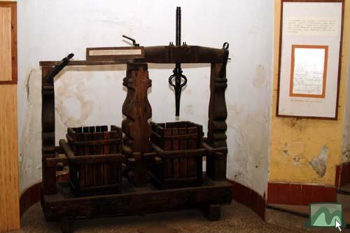 Gyöngyöstarján - Haller-pince bortörténeti kiállítás