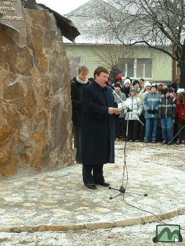 Gyöngyös - Szoboravatás - Hiesz György polgármester (2004.01.09.)