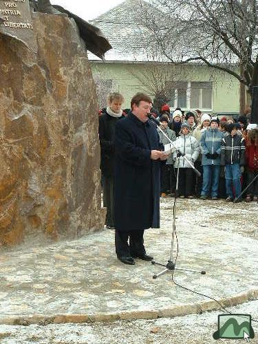 Gyöngyös - Szoboravatás - Hiesz György polgármester (2004.01.09.)