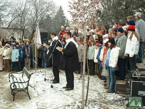 Gyöngyös - Szoboravatás - Zengnek a Rákóczi-dalok (2004.01.09.)